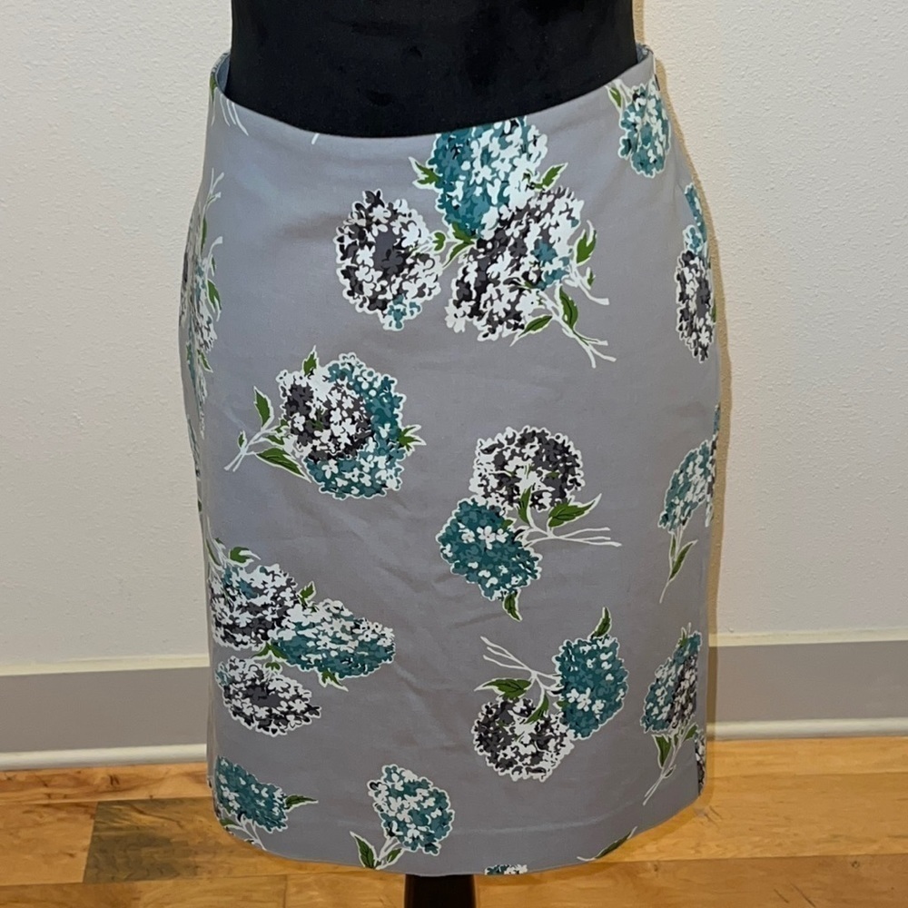 Ann Taylor hydrangeas gray pencil skirt Sz 10